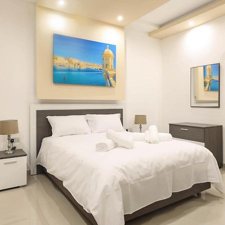 Luxurious Duplex Seafront Apt W Amazing Sea Views Birżebbuġa Bagian luar foto