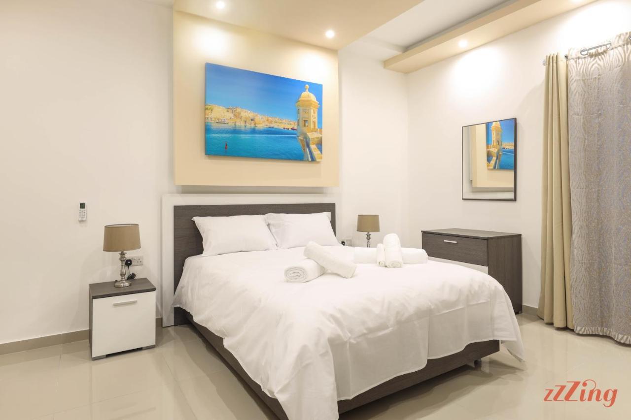 Luxurious Duplex Seafront Apt W Amazing Sea Views Birżebbuġa Bagian luar foto